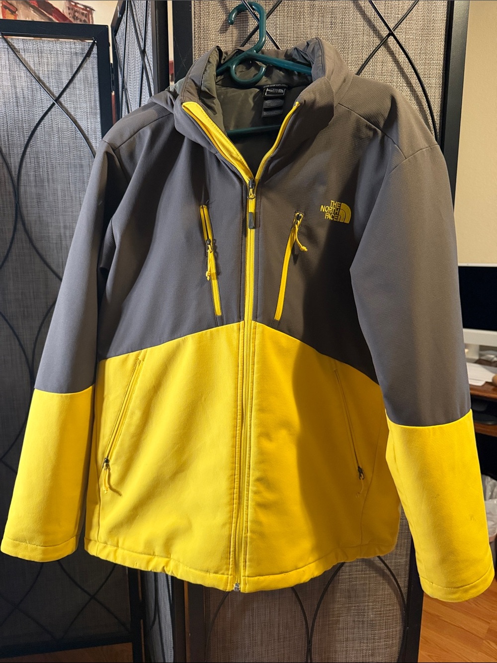 The North Face Men’s XL Yellow and Gray Colorblock Puffer Jacket